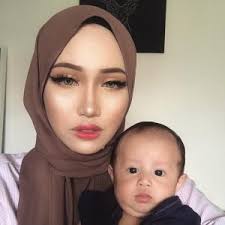 Jasa ibu yang mengandungkan kita dan bakti bapa yang membela kita sehingga dewasa tidak mampu dibalas dengan emas permata atau wang ringgit. Biodata Asyalliee A K A Syasya Solero Macam Cantik Je Azhan Co