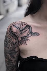 Bildergebnis Fur Blumenschlangentatowierungsschulter Bildergebnis Fur Blumenschlangentatowierungsschulter In 2020 Tatowierungen Schulter Tattoo Rose Tattoo Ideen