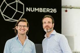 A man, desperate and out of money, decides to rob a bank in the helsinki suburb of jakomäki. N26 Die Schlanke Bank