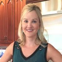 Kim Hare's Instagram, Twitter & Facebook