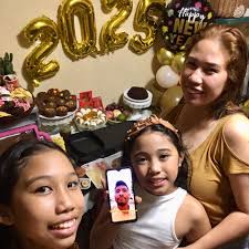 Pigsa Mula sa Matinding Mikrobyo. Ano Pinagkaiba sa Pimples. Video ni Doc  Willie Ong kay Doc Winlove Mojica #5 (Dermatologist) 1. Ang pigsa ay dahil  sa bacteria na Staphylococcus aureus. May kumakalat