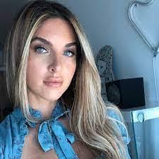 Bettina Alvarez's Instagram, Twitter & Facebook