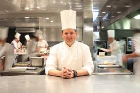 A la table des chevaliers 2. Guy Ravet Auteur Sur Les Grandes Tables De Suisse