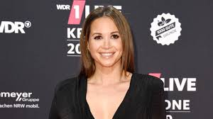 Is she married or dating a new boyfriend? Mandy Capristo Wird 30 Vom Popstar Kuken Zum Musicalstar