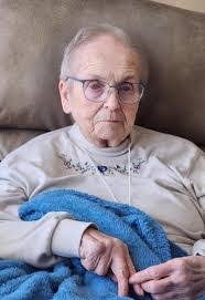 Peggy Barlow's Instagram, Twitter & Facebook