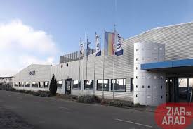 Posturile sunt valabile atât pentru persoanele cu studii superioare, cât şi pentru cele cu studii medii sau muncitori necalificaţi. Mai Multe Firme PleacÄƒ Din Arad Motivul Lipsa ForÈ›ei De MuncÄƒ Ziar De Arad