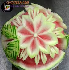 Zamiast Prawdziwych Kwiatow To Moze Te W Arbuzie Fruit Carving Watermelon Carving Fruit And Veg