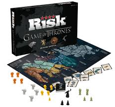 Se han hecho varias versiones, hay una que es algo del dragón, tampoco cambia mucho, simplemente que hay una ficha con un dragón que tienes que destruir, no sé, me gusta más el tradicional. Risk Cluedo Y Monopoly Cuando Los Juegos De Mesa Invaden Otros Mundos Jot Down Cultural Magazine