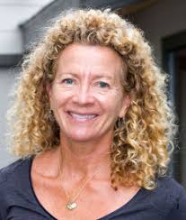 Elizabeth Tarr's Instagram, Twitter & Facebook