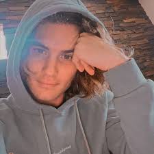 James alexander chase stokes is an american actor. Icon Chase Stokes Outer Banks Actors Actresses People