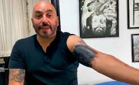 Stephanie himonidis sedano, nuestra chiquibaby, pudo ver el famoso tatuaje de belinda que se hizo lupillo rivera. N Ivzqj2pumhim