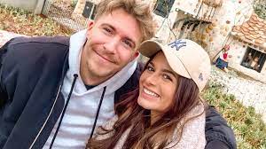 Now it looks as though season 17 will keep the momentum going—with two hosts and no chris harrison. Die Bachelorette 2021 So Reagieren Promis Und Fans Auf Rosenkavalierin Maxime Herbord
