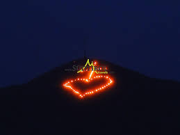 Das hochfest herz jesu wird in tirol besonders feierlich begangen. Herz Jesu Feuer Sudtirol Bergfeuer In Sudtirol Suedtirol Travels Com