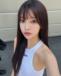 A cordial invitation! We have a wonderful, little group for "Leica 1 (A),  only" meaning, the cameras from 1925 up-but-not-into til the 'native' Leica  II (D). Leica I (A) became later Leica