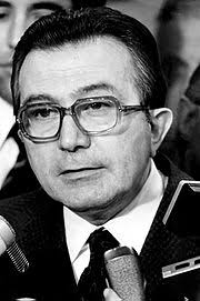 Il primo responsabile, per longevità politica, dello sfascio dei conti pubblici che ancora paghiamo salato. Giulio Andreotti Wikipedia