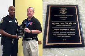 Clarksville Police Officer Greg Granderson Receives Community Service Award Service Awards Community Service Police Officer