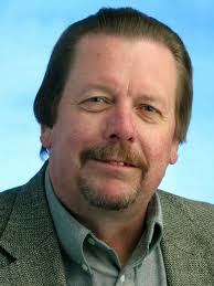 Longtime columnist dead at 62