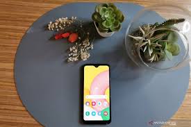 10 cara merawat baterai tanam hp android dan iphone agar awet. Review Samsung Galaxy A01 Dilengkapi Fitur Penunjang Belajar Di Rumah Antara News