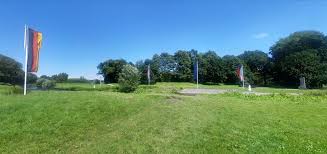 Przeważnie w takim wyznaczonym geodezyjnie punkcie stoi jeden duży obelisk, ale tutaj są aż trzy. Trojstyk Stan W Trzech Panstwach Jednoczesnie Polskazachwyca Pl