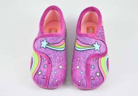 Unas zapatillas de hogar cómodas, calentitas y preciosas para todos los gustos y todas las edades. Zapatilla Casa Velcro Nina Unicornio Dloren Calzados