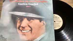 Perchero artesanal ,madera, doble gancho aluminio , . adorno roseta de  bronce de 38 cm x 58de largo .se retira por Villa del Parque