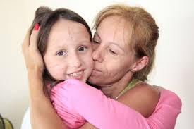 Caso Danielle: Menina voltou para casa e foi recepcionada com muita festa e  emoção, em Joinville