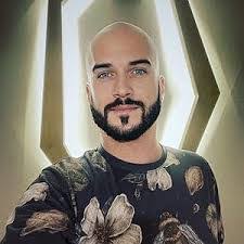 Kris Bradley's Instagram, Twitter & Facebook