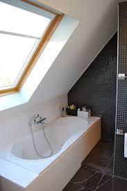 kleine badkamer met schuin dak kleine badkamers nl badkamer zolder badkamer badkamer modern
