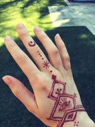 Before trying henna tattoos you should know that how long does henna tattoo last? Henna Tattoos Everything You Need To Know 100 Great Design Ideas Wild Tattoo Art