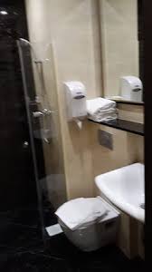 Gambar 1 ( lalat ). Kamar Mandi Dan Toiletnya Kecil Picture Of V Hotel Lavender Singapore Tripadvisor