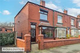 2 bedroom end of terrace house for sale in Spring Lane, Lees, Oldham, OL4