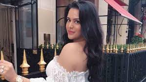 Sanjay dutt's eldest daughter trishala dutt has managed to keep herself away from the constant media attention. Sanjay Dutt Daughter Trishala Dutt Gives A Cold Reply When Netizen Asks How Her Boyfriend Died Filmibeat