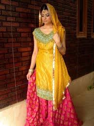 Image Result For Bridal Mehndi Sharara Mehendi Outfits Pakistani Mehndi Dress Mehndi Dress For Bride