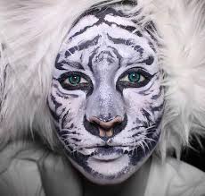 So Konnen Sie Sich Als Tiger Schminken Eine Anleitung Und Viele Ideen In 2020 Tiger Schminken Schminkgesichter Schminken