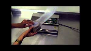 L'ecole des pros l'a bien compris et vous propose des formations cuisine, pâtisserie, boulangerie, des formations fleuriste et des formations mécanique automobile qui vous donnent accès à des métiers. Machine Sous Vide Lavezzini Minimini 350 Mm Www Cuisine Des Pros Com Youtube