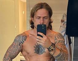 He was a dutch folk singer who was very popular in the late '70. Andre Hazes Pakt Uit Met Nieuw Lichaam Na Jaar Trainen Ik Voel Mij Fitter Dan Ooit Showbizz Hln Be