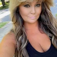 Gina Mchugh's Instagram, Twitter & Facebook