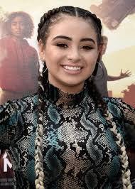 Tara Hansen's Instagram, Twitter & Facebook