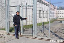 Eine firma aus wartenberg steht im fokus schwerer vorwürfe. Es Metallbau Sohmelioglu Mauern Home Crm Metallverarbeitung In 94447 Plattling Cnc Bevor Die Arbeit Auf Der Eigentlichen Baustelle Losgehen Kann Sichern Maurer Das Gelande Ab Und Legen Die Roda Dunia