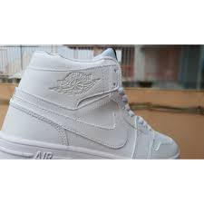 Tampil dengan busana yang sporty menjadi salah satu pilihan fashion yang digemari saat ini. Sepatu Nike Jordan High Top Grade Ori Sneakers Basket Nike Air Jordan Shopee Indonesia