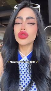 Mis pestañas enormes 😍 gracias al suerito @cnbeautybrand_