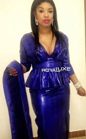 Model bazin mode pagne modele femme femmes africaines boubou créateur de mode tenue africaine robe noire jupe. 590 Idees De Robes En Bazin Tenue Africaine Mode Africaine Robe Africaine