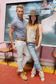 Maintenant, ils sont à 1200 euros la semaine donc ça a bien baissé en trois ans. Benoit Dubois Capucine Anav Photocall Des Anges 7 Au Barrio Latino A Paris Le 26 Mai 2015 Purepeople