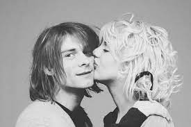 CultoLT on Instagram: "Kurt Cobain y Courtney Love en el oscuro túnel del  amor: historia de un romance. Fueron la pareja de moda del rock  alternativo, pero el líder de Nirvana y