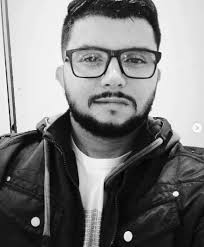 Jovem morre após colisão de moto com ônibus escolar em Quixadá