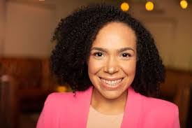 Vivian Forbes's Instagram, Twitter & Facebook