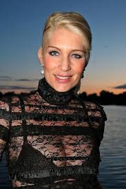 Contora office sarah kern · office@sarahkern.com · maximilianstrasse 2· 80539 münchen. Sarah Kern Starportrat News Bilder Gala De