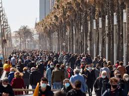 Cataluña rectifica y elimina las restricciones a la circulación de mercancías perecederas. Restricciones En Cataluna Fin Del Cierre Comarcal Horario De Bares Y Reuniones