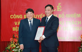 Sáng cùng ngày, giám đốc bệnh viện bệnh nhiệt đới trung ương phạm ngọc thạch ký quyết định cách ly tập trung nhân viên, người lao động trung tâm y tế quận ba đình đã lấy mẫu, xét nghiệm 11 f1 liên quan bác sĩ thuộc bệnh viện bệnh nhiệt đới trung ương, kết quả đều âm tính lần 1. Bá»™ Y Táº¿ Bá»• Nhiá»‡m Giam Ä'á»'c Pho Giam Ä'á»'c Bv Bá»‡nh Nhiá»‡t Ä'á»›i Trung Æ°Æ¡ng