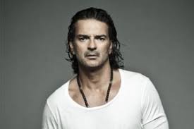 Maybe you would like to learn more about one of these? Ricardo Arjona Biografia Historia Y Legado Musical